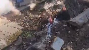 Reclamo ciudadano: vecinos de Ciudad exigen reparaciones urgentes por derroche de agua