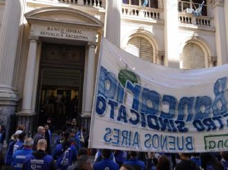 Bancarios cerraron nuevo aumento: cómo quedó el sueldo inicial