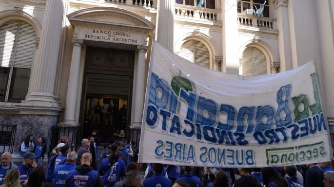 Bancarios amenazan con profundizar el plan de lucha por el cierre de tesorerías del BCRA