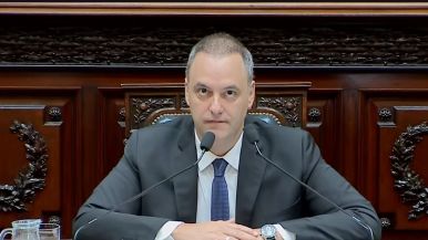 Foto iliustrativa de  Manuel Adorni: “Todos los viajes que realicé con mi familia los afronté yo mismo”