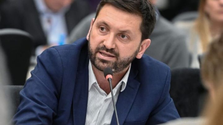 Un diputado le recordó a Adorni que antes de ser funcionario sacó un traje en cuotas: “Qué rápido se acostumbró a ser casta” 