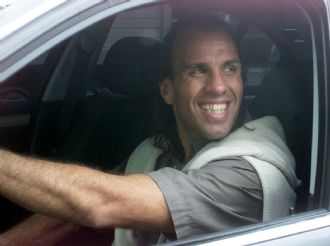 Denuncian al “Mono” Navarro Montoya por una deuda millonaria en un restaurante 