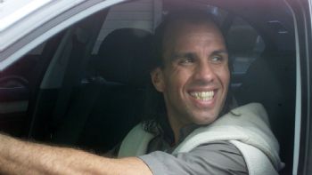 Denuncian al “Mono” Navarro Montoya por una deuda millonaria en un restaurante 