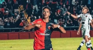 Una figura de Colón presentó a su novio en un programa de fútbol  