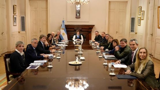 Pese al escándalo, Milei dio una nueva señal de apoyo a Adorni 