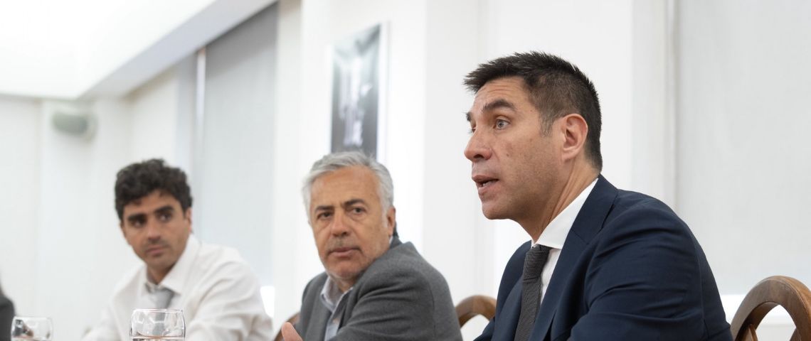 Cornejo estrecha filas con los legisladores LLA a días del recambio legislativo