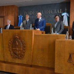 ¡El Rey está desnudo!