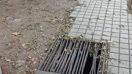 Denuncia vecinal en Ciudad: veredas y alcantarillas rotas en Gutiérrez y 9 de Julio generan peligro