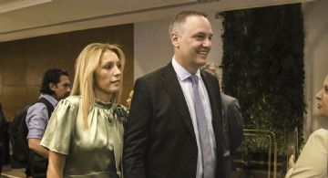 Piden información sobre los contratos de la empresa de la esposa de Adorni 