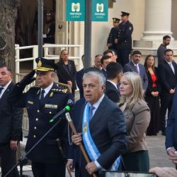 Las contradicciones de un gobernador fuera de foco
