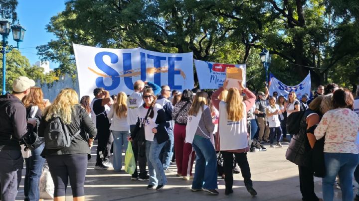 El SUTE y la CTA se manifestaron en la apertura de Sesiones Ordinarias 