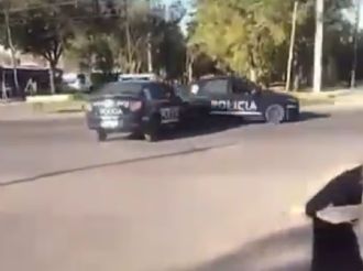 Chocaron dos patrullas durante una persecusión a una moto
