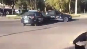 Chocaron dos patrullas durante una persecusión a una moto