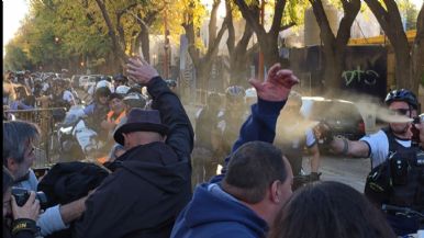Foto iliustrativa de  Gas pimienta: lo que no se vio de la última marcha universitaria en Mendoza