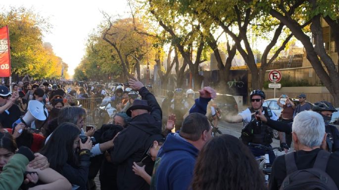 Gas pimienta: lo que no se vio de la última marcha universitaria en Mendoza
