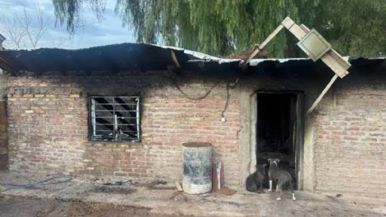 Foto iliustrativa de  Rescataron a dos niños entre las llamas en Guaymallén