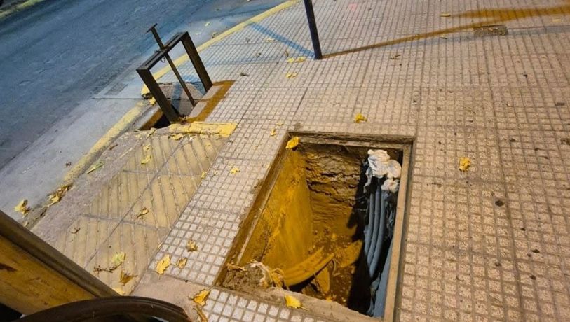Insólito: vecinos reclaman por una nueva ola de robos de tapas de alcantarillas