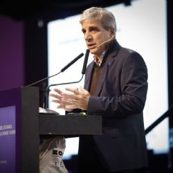 Caputo: “La economía se va a llevar puesta a la política” 