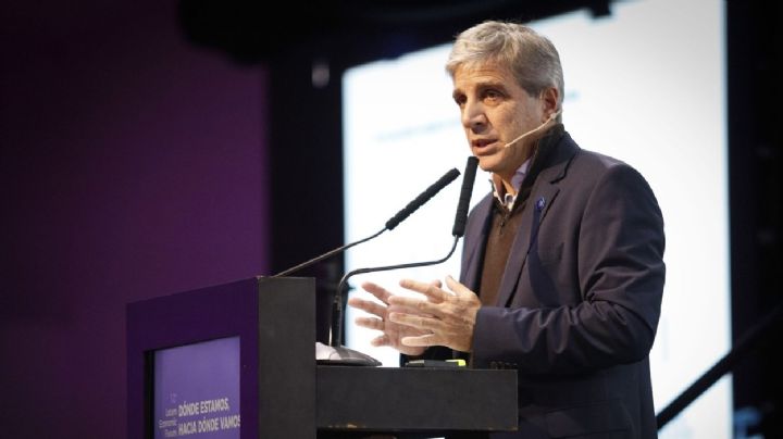 Caputo: “La economía se va a llevar puesta a la política” 