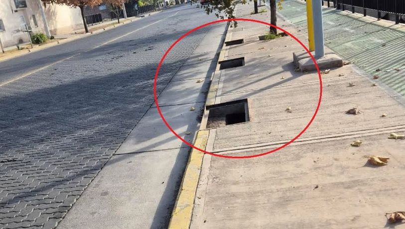 El colmo: repusieron las alcantarillas en la calle Boulogne Sur Mer y se las volvieron a robar