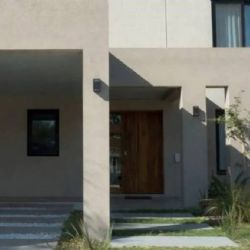 Pileta, cascada y apoyacabezas para el jacuzzi: las excentricidades que pidió Adorni