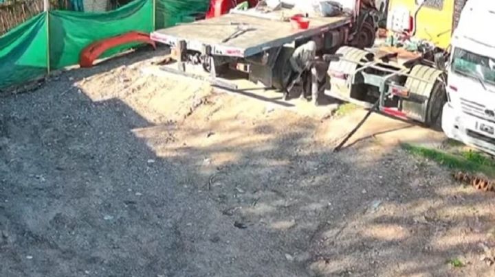 Video: entró a robar a un taller mecánico a plena luz del día y lo reconocieron gracias a las cámaras
