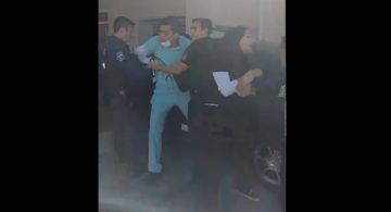 Policías golpearon a un médico en el microhospital Puente de Hierro
