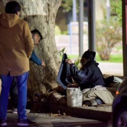 Luchar contra el frío: la cruda realidad de las personas en situación de calle en Mendoza