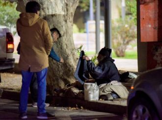 Luchar contra el frío: la cruda realidad de las personas en situación de calle en Mendoza