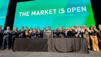 Orrego tocó la campana del mercado bursátil de Toronto, que quiere financiar a la minería