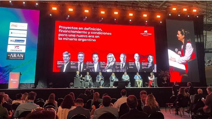 Orrego tocó la campana del mercado bursátil de Toronto, que quiere financiar a la minería