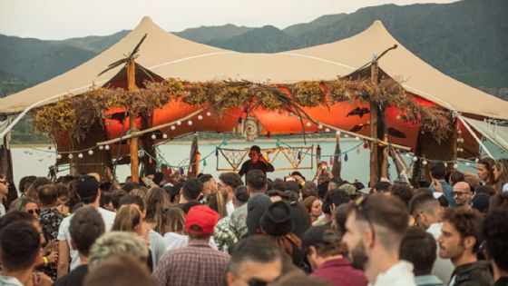 La "Banda de los mendocinos" de Arsat, fiestas electrónicas y Dique Potrerillos