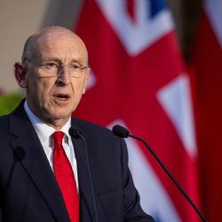 Renunció John Healey, el ministro de Defensa del Reino Unido