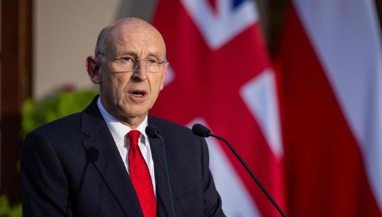 Renunció John Healey, el ministro de Defensa del Reino Unido