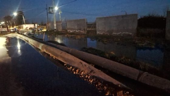 Pese a las promesas, líquidos cloacales volvieron a inundar la calle 2 de Mayo