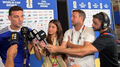 Foto iliustrativa de  Scaloni confirmó que el Dibu Martínez y Julián Álvarez están disponibles para el debut