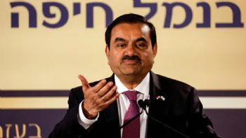 El hombre más rico de Asia invertirá en el país para entrar al negocio del gas en Vaca Muerta