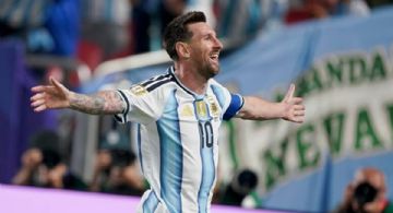 Con tres golazos de Messi, Argentina debutó y le ganó a Argelia
