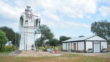 Murió el santiagueño que había construido una estatua de 13 metros de San La Muerte