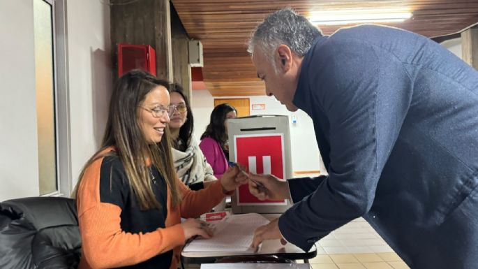 La UNCuyo elige rector y Alfredo Cornejo fue a votar a primera hora