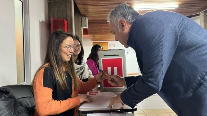 La UNCuyo elige rector y Alfredo Cornejo fue a votar a primera hora