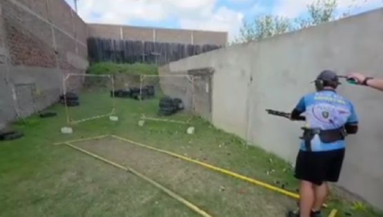 Un menor se grabó practicando tiro en un polígono: allanaron su casa y encontraron 25 armas 