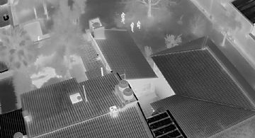 Se escondía en los techos pero los drones policiales causaron su detención