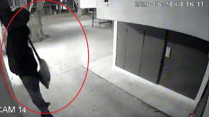 Inseguridad en Godoy Cruz: un delincuente fue filmado trepando en un complejo de departamentos