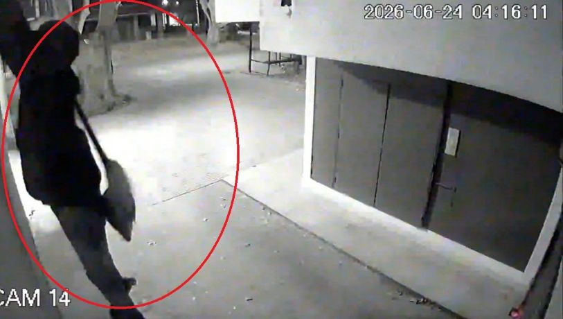 Inseguridad en Godoy Cruz: un delincuente fue filmado trepando en un complejo de departamentos