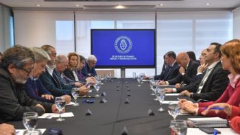 Reforma laboral: el Gobierno busca renegociar más de 100 convenios colectivos 