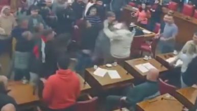 Foto iliustrativa de  Taxistas y choferes de aplicaciones a las piñas