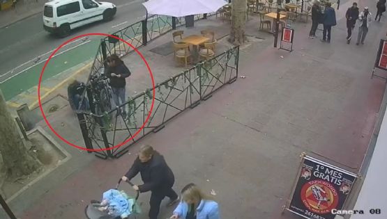 Plena calle San Martín: así le robaron la bicicleta a un conocido periodista de Mendoza