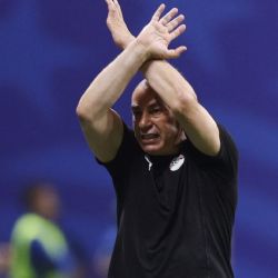 El DT de Egipto explicó por qué cruzó los brazos en el partido contra Argentina