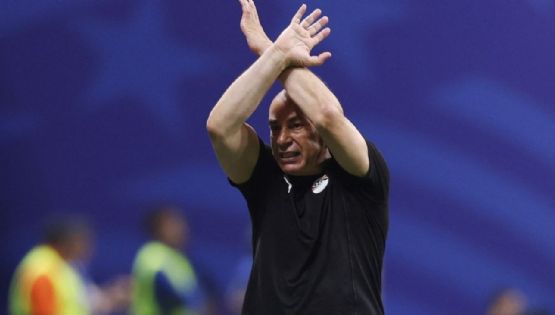 El DT de Egipto explicó por qué cruzó los brazos en el partido contra Argentina